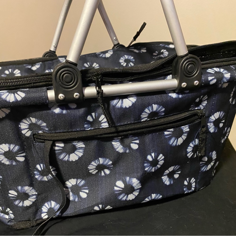 Picnic Style Basket, Lightweight, Insulated & Collapsible
